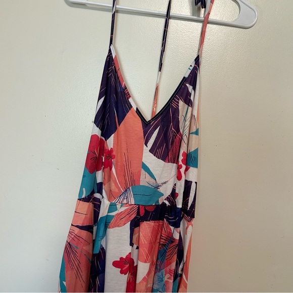 Floral V Neck dress - Picture 8 of 9